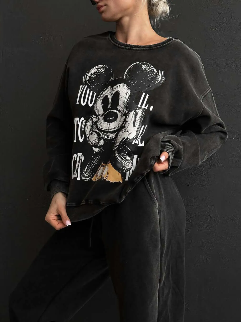Round Neck Casual Distressed Pullover Sweater