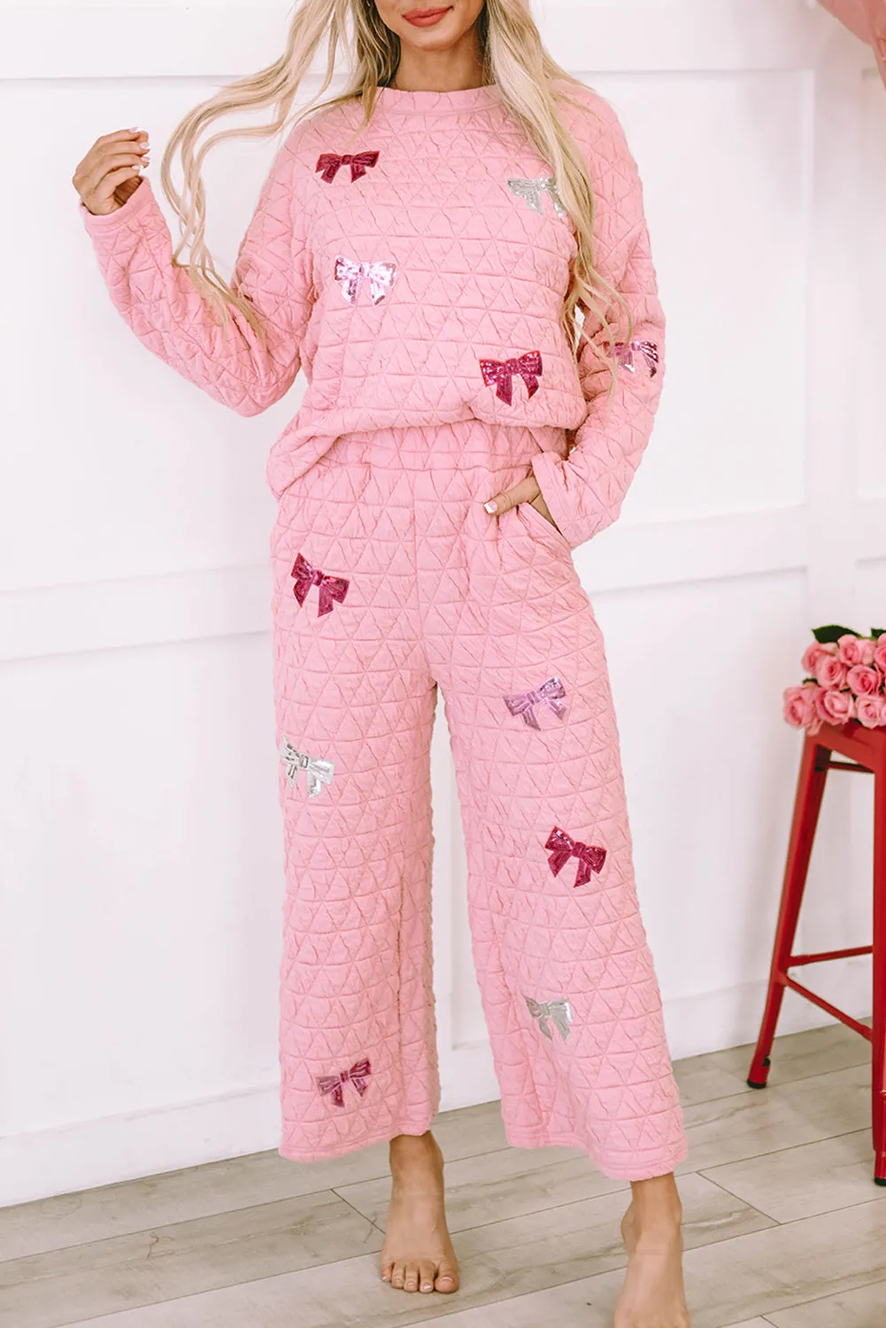 Women's Sequined Gift Bow Graphic Quilted Two Piece Set